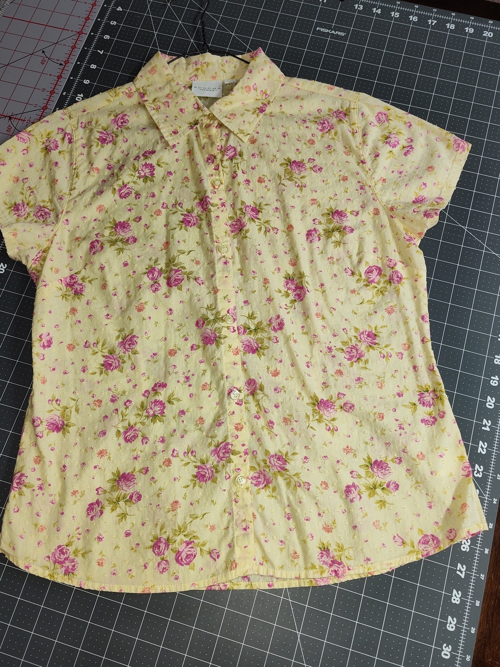 Sonoma Short-Sleeve Yellow and Pink Floral Button-Up Shirt on Textured Swiss Dot